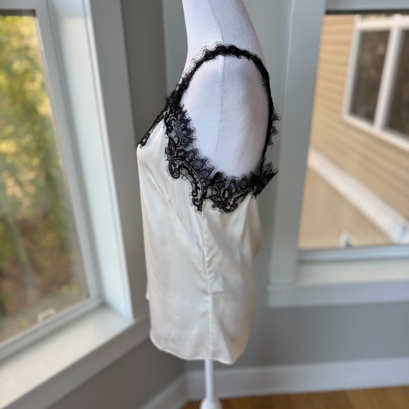 White House Black Market Ivory Black Lace Trim Silky Cami Tank Top Size XS New - Picture 2 of 10